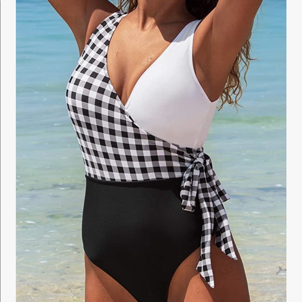 NWT black and white color block bathing suit